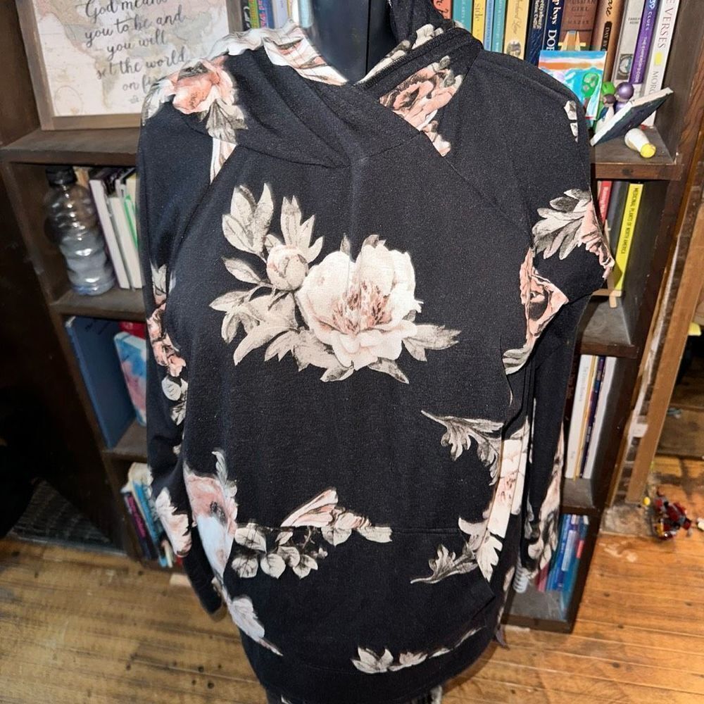 Lularoe pale pink rose print black Amber lightweight XL  hoodie